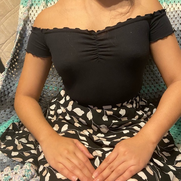 Hollister Off the Shoulder top - Picture 2 of 3